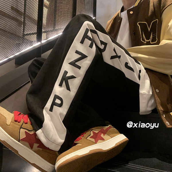 Pantaloni sport barbati cu margini - culoare negru si gri