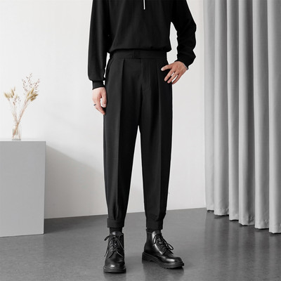 Čist model muških elegantnih hlača