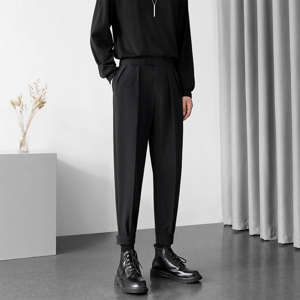 Čist model muških elegantnih hlača