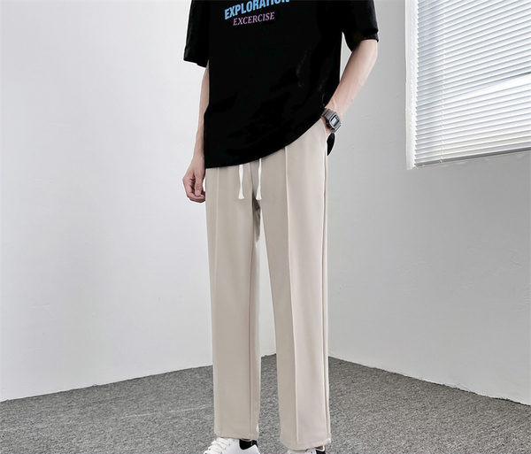 Pantaloni de bărbați cu șireturi și buzunar