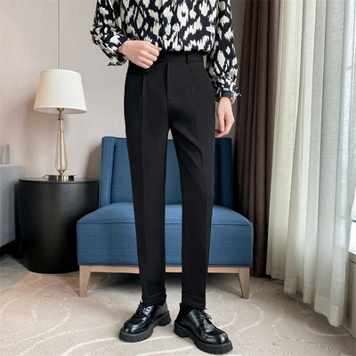 Elegantné pánske nohavice rovného strihu s vreckom