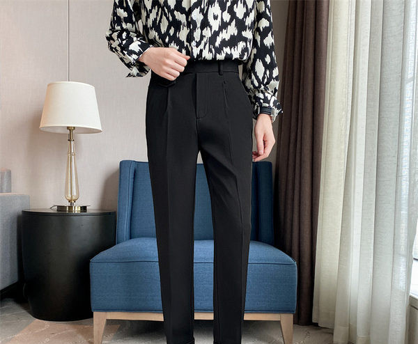 Elegantné pánske nohavice rovného strihu s vreckom