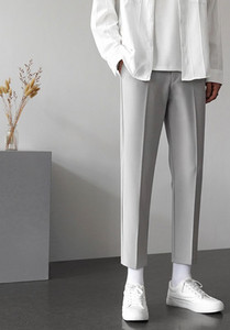 Pantaloni eleganti pentru barbati cu fermoar si nasturi