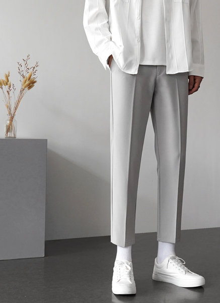 Pantaloni eleganti pentru barbati cu fermoar si nasturi