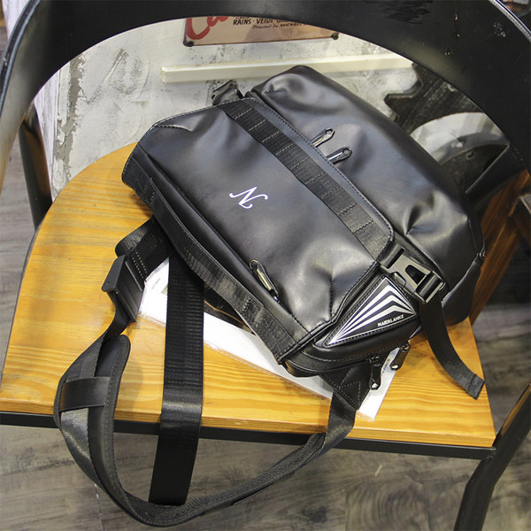 Čierna kožená taška cez rameno