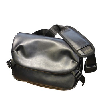 Ανδρική τσάντα ώμου από οικολογικό δέρμα με πλαστικά κουμπώματα