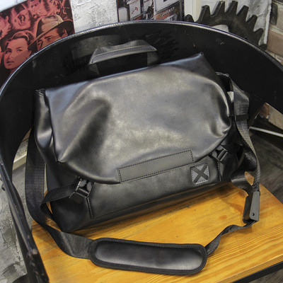 Muška torba od eko kože sa 3D elementom