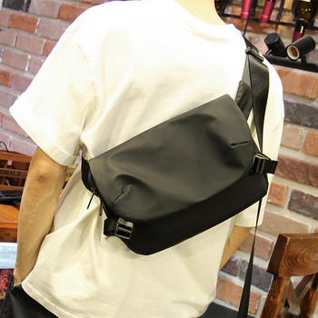 Текстилна чанта за рамо с пластмасови закопчалки