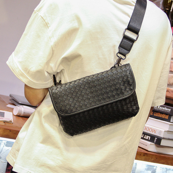 Pánska štvorcová kabelka z eko kože s kovovým zapínaním