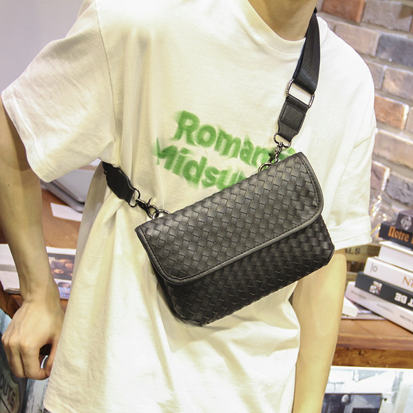 Pánska štvorcová kabelka z eko kože s kovovým zapínaním