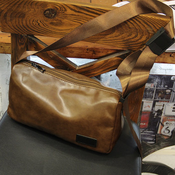 Мъжка чанта от еко кожа с 3D-елемент