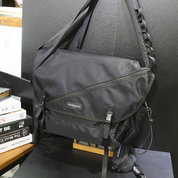 Ανδρική τσάντα ώμου υφασμάτινη σε μαύρο χρώμα