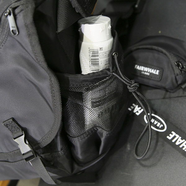 Textilná pánska taška cez rameno v čiernej farbe