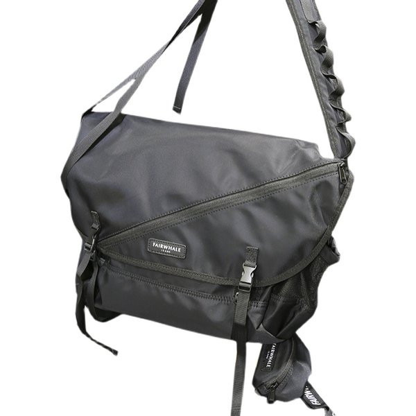 Textilná pánska taška cez rameno v čiernej farbe