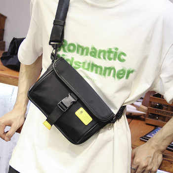 Малка текстилна чанта през рамо с пластмасова закопчалка