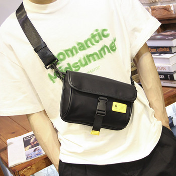 Малка текстилна чанта през рамо с пластмасова закопчалка
