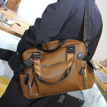 Ανδρική τσάντα από οικολογικό δέρμα με εξωτερική τσέπη και μπρελόκ