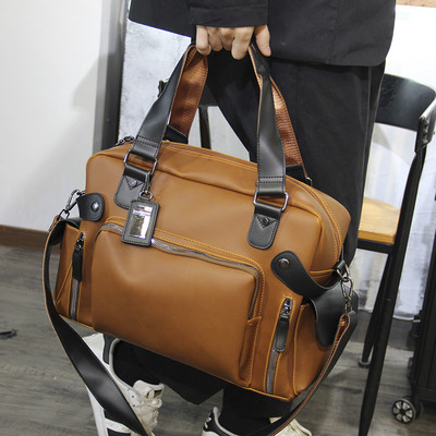 Geanta barbati din piele ecologica cu buzunar exterior si breloc