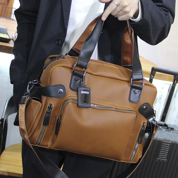 Geanta barbati din piele ecologica cu buzunar exterior si breloc