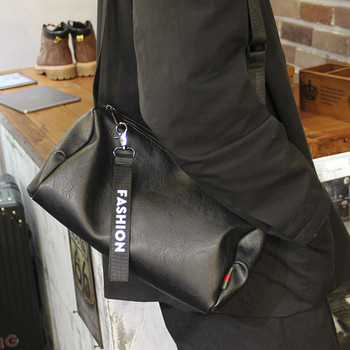 Мъжка кожена чанта с дълга дръжка и закопчаване с цип