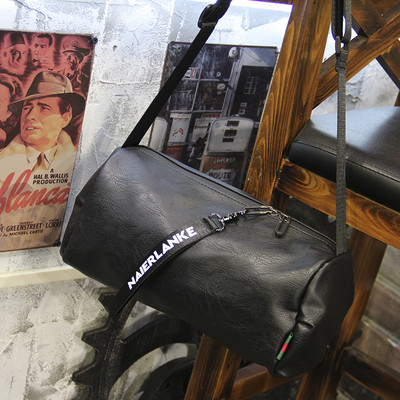 Pánska kožená taška s dlhou rukoväťou a zapínaním na zips