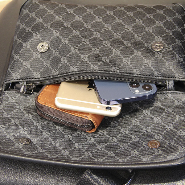 Malá čierna taška z eko kože s textilným uchom