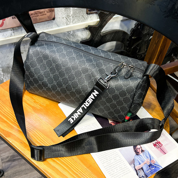 Nový model pánskej kabelky cez rameno