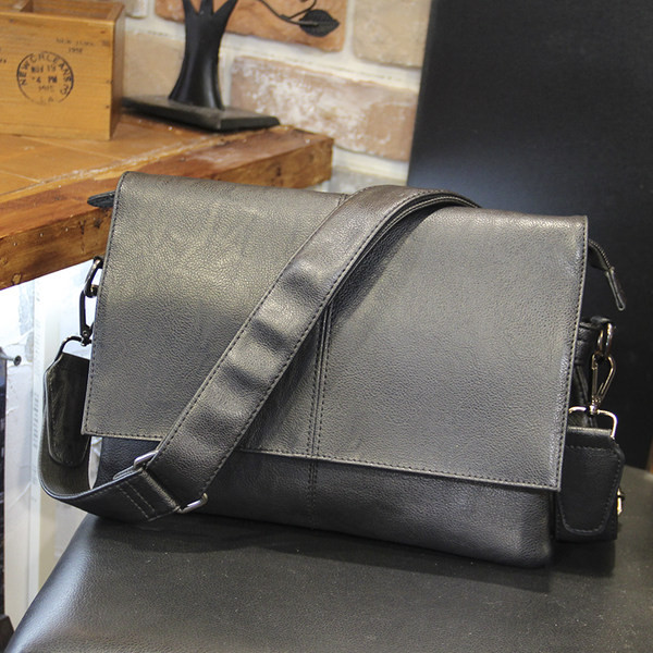 Obdĺžniková taška cez rameno z eko kože