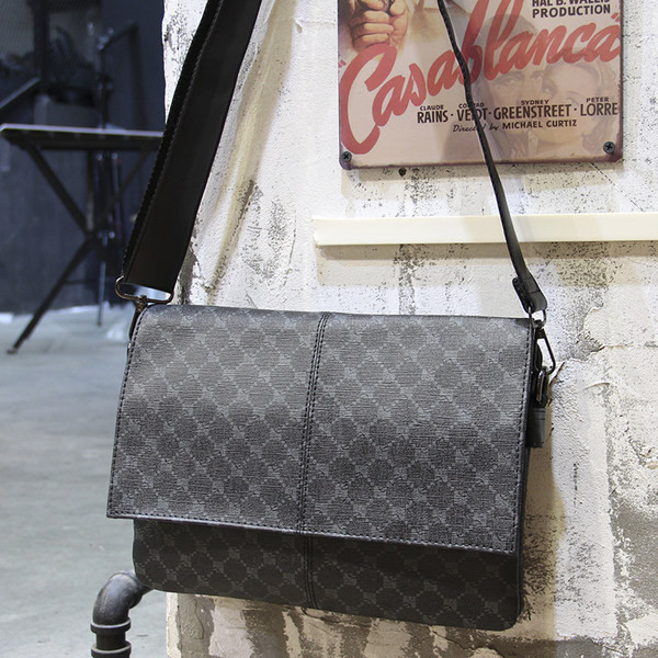 Obdĺžniková taška cez rameno z eko kože