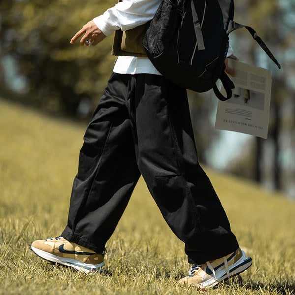 Pantaloni barbati cu buzunar si fermoar