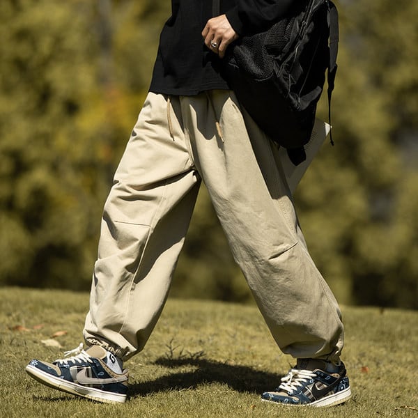 Pantaloni barbati cu buzunar si fermoar