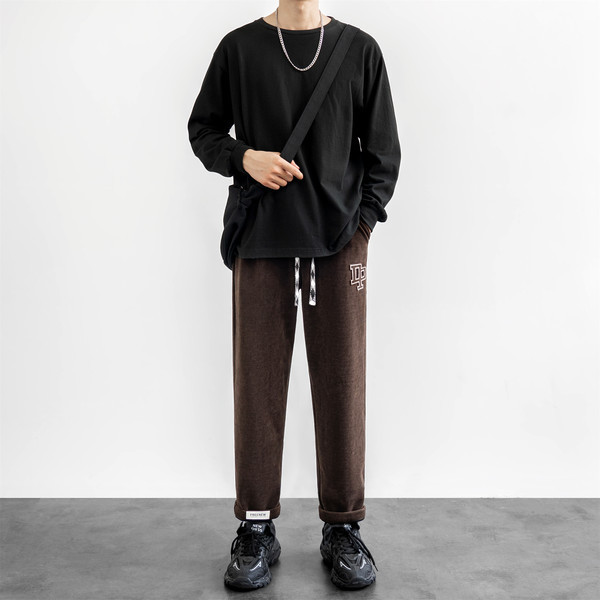 Pánske tepláky s výšivkou a šnúrkami