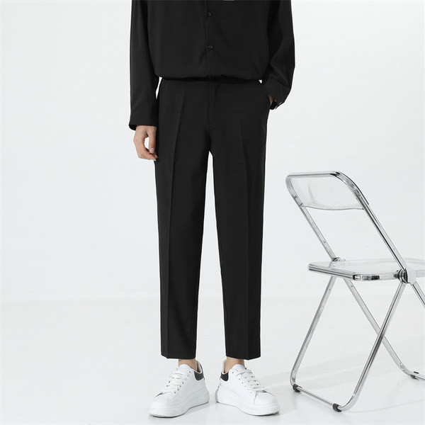 Model nou de pantaloni barbatesti in culoarea negru si gri