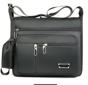 Textilná taška s veľkou kapacitou a niekoľkými priehradkami