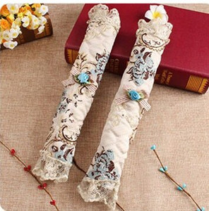 2 páry nových pastorálnych európskych čipkovaných krytov na rukoväť chladničky, rukavíc s gombíkom, krytu na chladničku, bytovej dekorácie.