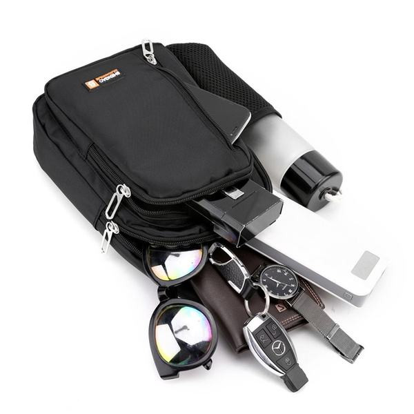 Mala tekstilna torba za rame s nekoliko pretinaca