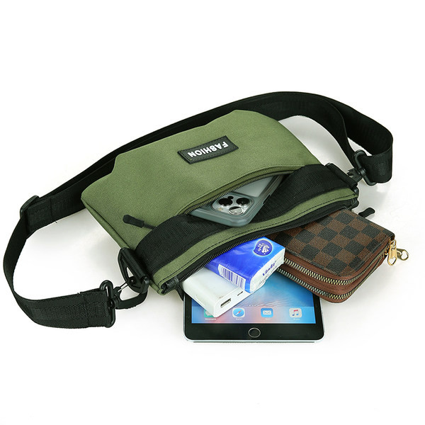 Malá textilná taška cez rameno s nápisom