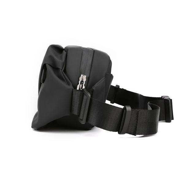 Malá textilná taška so zipsom okolo pása