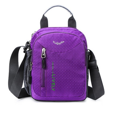 Malá textilná taška cez rameno z nepremokavej látky