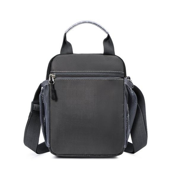 Malá textilná taška cez rameno z nepremokavej látky