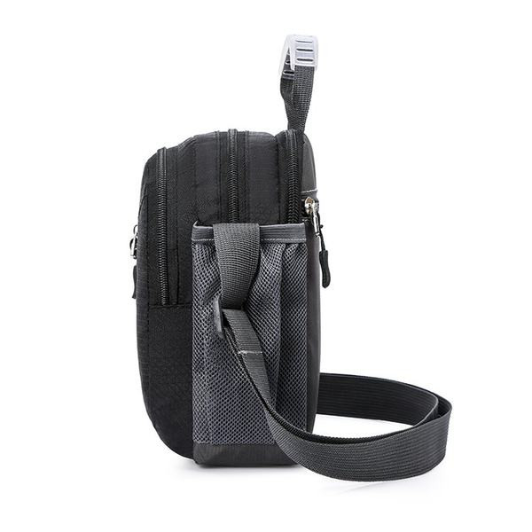 Malá textilná taška cez rameno z nepremokavej látky