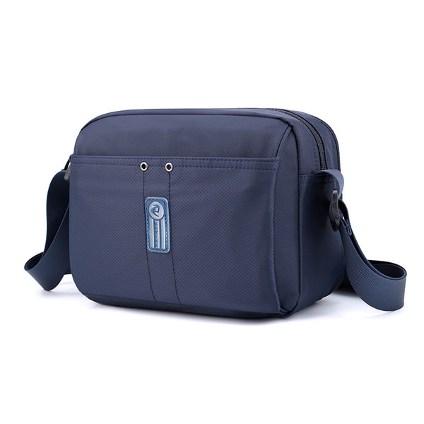 Malá textilná taška pre mužov so zapínaním na zips