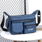 Nový model pánskej tašky s niekoľkými priehradkami na ramene