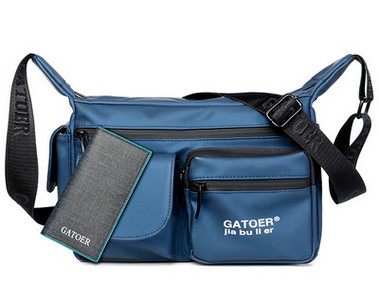 Nový model pánskej tašky s niekoľkými priehradkami na ramene