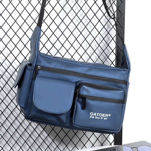 Nový model pánskej tašky s niekoľkými priehradkami na ramene