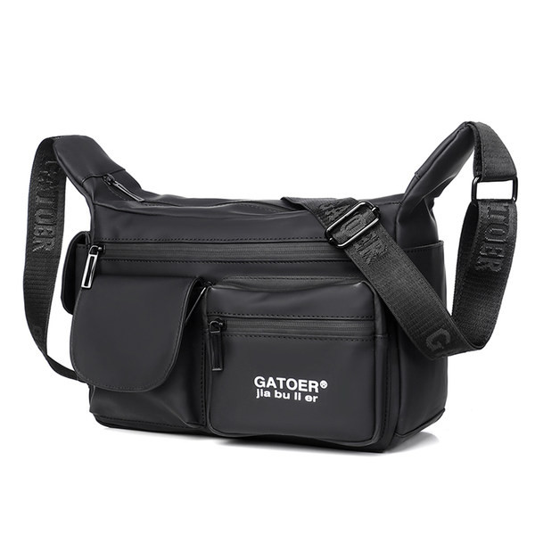 Nový model pánskej tašky s niekoľkými priehradkami na ramene