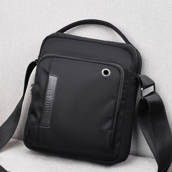 Textilná pánska taška cez rameno z vodeodolného materiálu