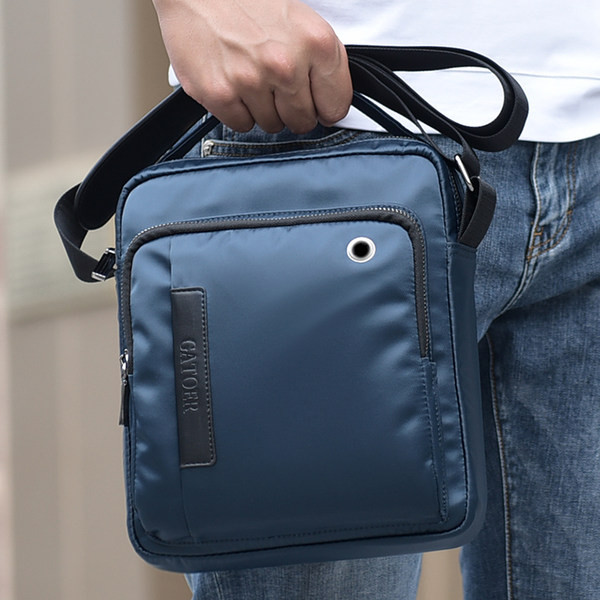 Textilná pánska taška cez rameno z vodeodolného materiálu