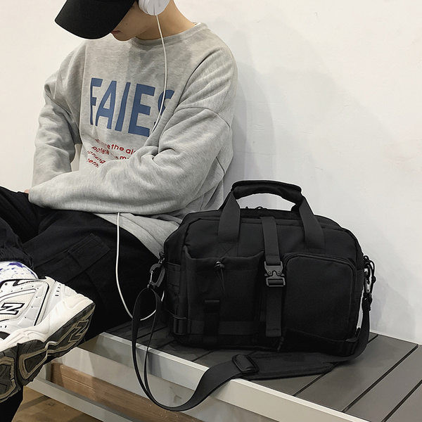 Textilná pánska taška s plastovou sponou vhodná na cesty