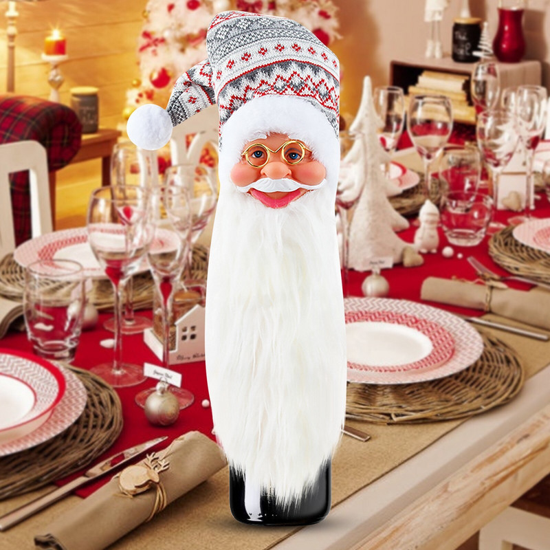 Tenké poháre na víno bez stopky, vianočné nové, hlava starého muža, dekorácia s uzáverom fľaše vína, prívesok, reštaurácia, bar, recepcia